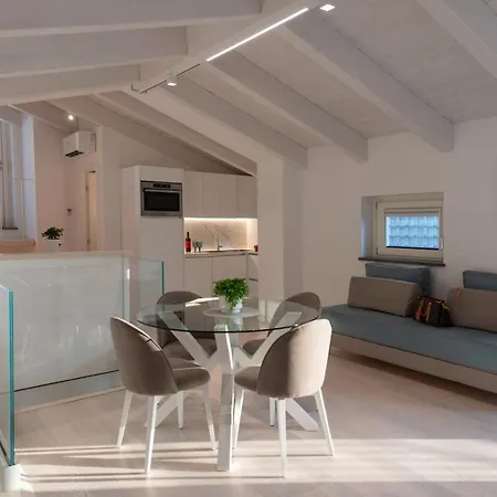 La Casa Dell'orologio - Main Square Guest house 4*