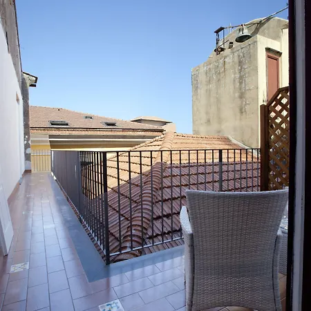 La Casa Dell'orologio - Main Square 招待所 索伦托