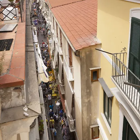 La Casa Dell'orologio - Main Square 招待所