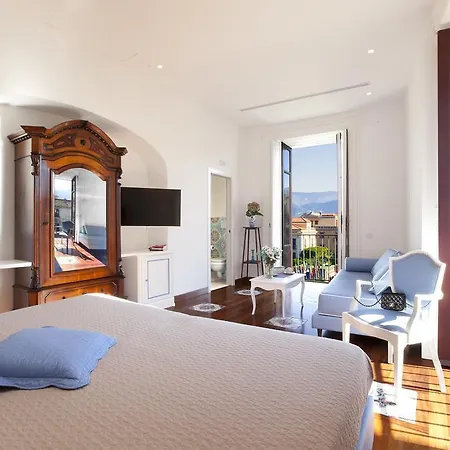 La Casa Dell'orologio - Main Square Guest house Sorrento