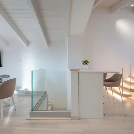 La Casa Dell'orologio - Main Square Guest house 4*