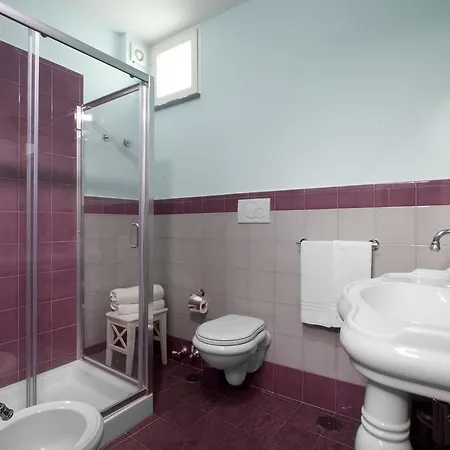 La Casa Dell'orologio - Main Square Guest house 2*