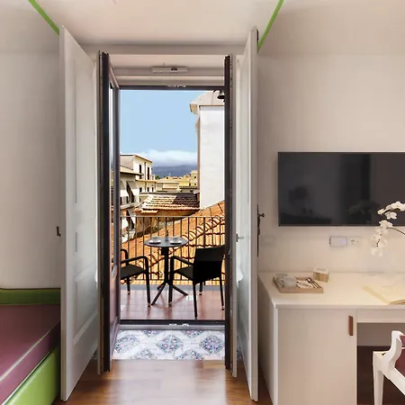 La Casa Dell'orologio - Main Square Guest house