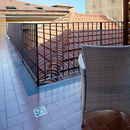 La Casa Dell'orologio - Main Square بيت ضيافة سورينتو